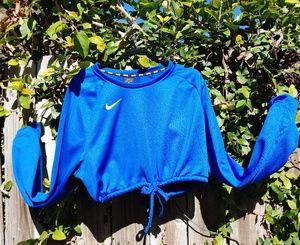 BLUE NIKE DRI FIT CROPPED SWEATER